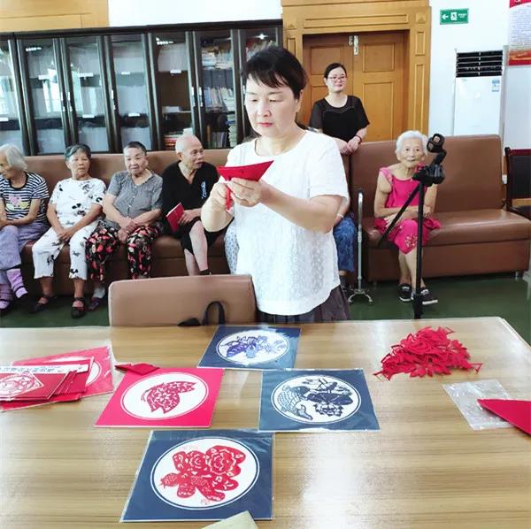  海福祥老年大學(xué)開課啦！銀發(fā)學(xué)子樂滿堂|海福祥養(yǎng)老護(hù)理連鎖