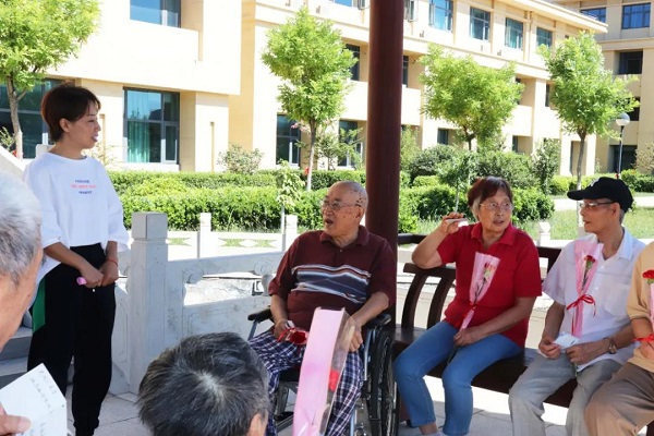 教師節(jié)|年輕教師家長愛，退休老教師我們寵
