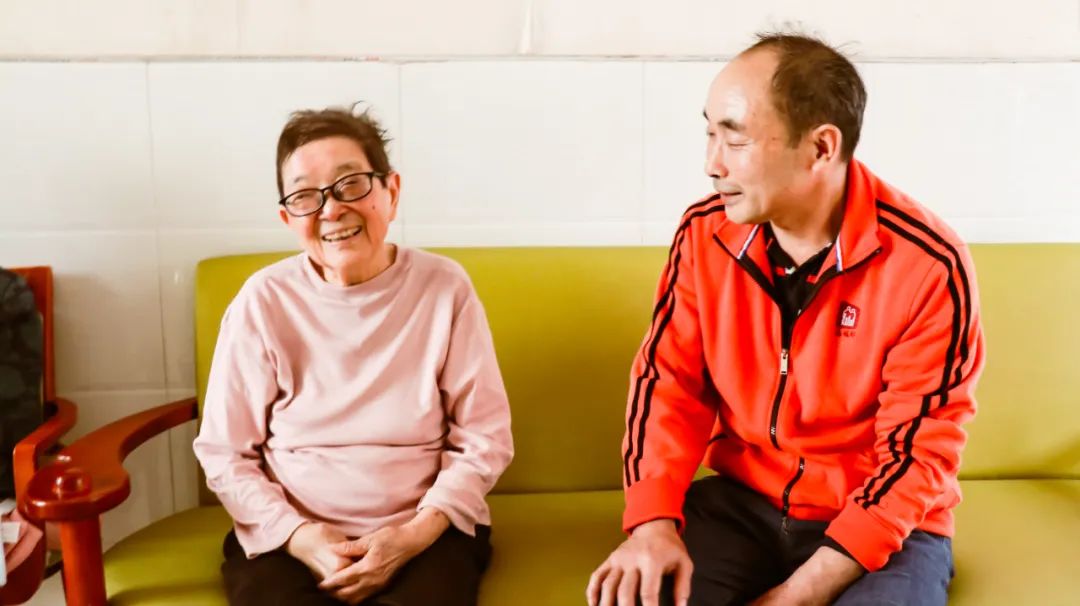 【最美護(hù)理員】?jī)A情守護(hù)，筑起愛的家園