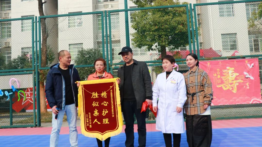 龍騰盛世，福滿人間丨海福祥4城7院陪長者幸福跨年